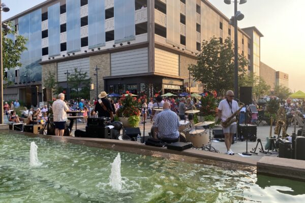 people enjoying the summer concert at Prairiefire in OP